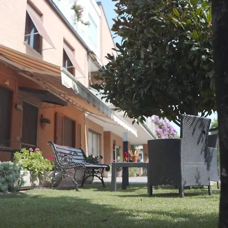 Villino Giovanna Wi-fi Ac Prima Fila Mare Pineta 4*